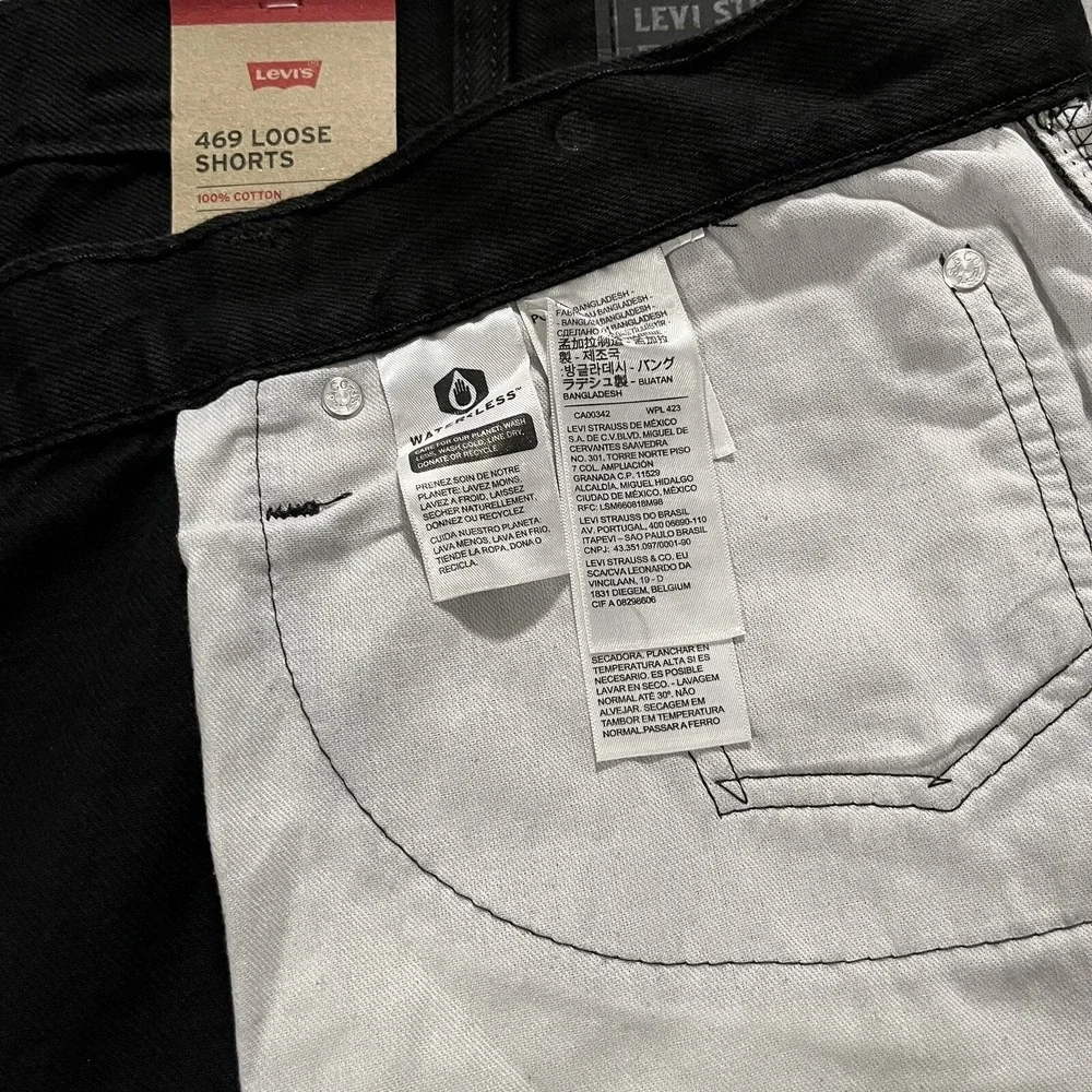 Levis Mens 469 Denim Loose Fit Bermuda Shorts Size 44X11 Solid Black 100% Cotton